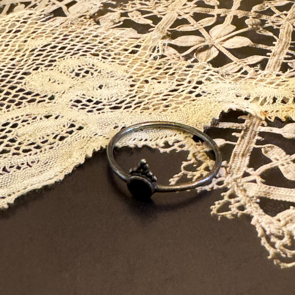 ‚Mini Zora‘ ring Onyx / 925 silver oxidized