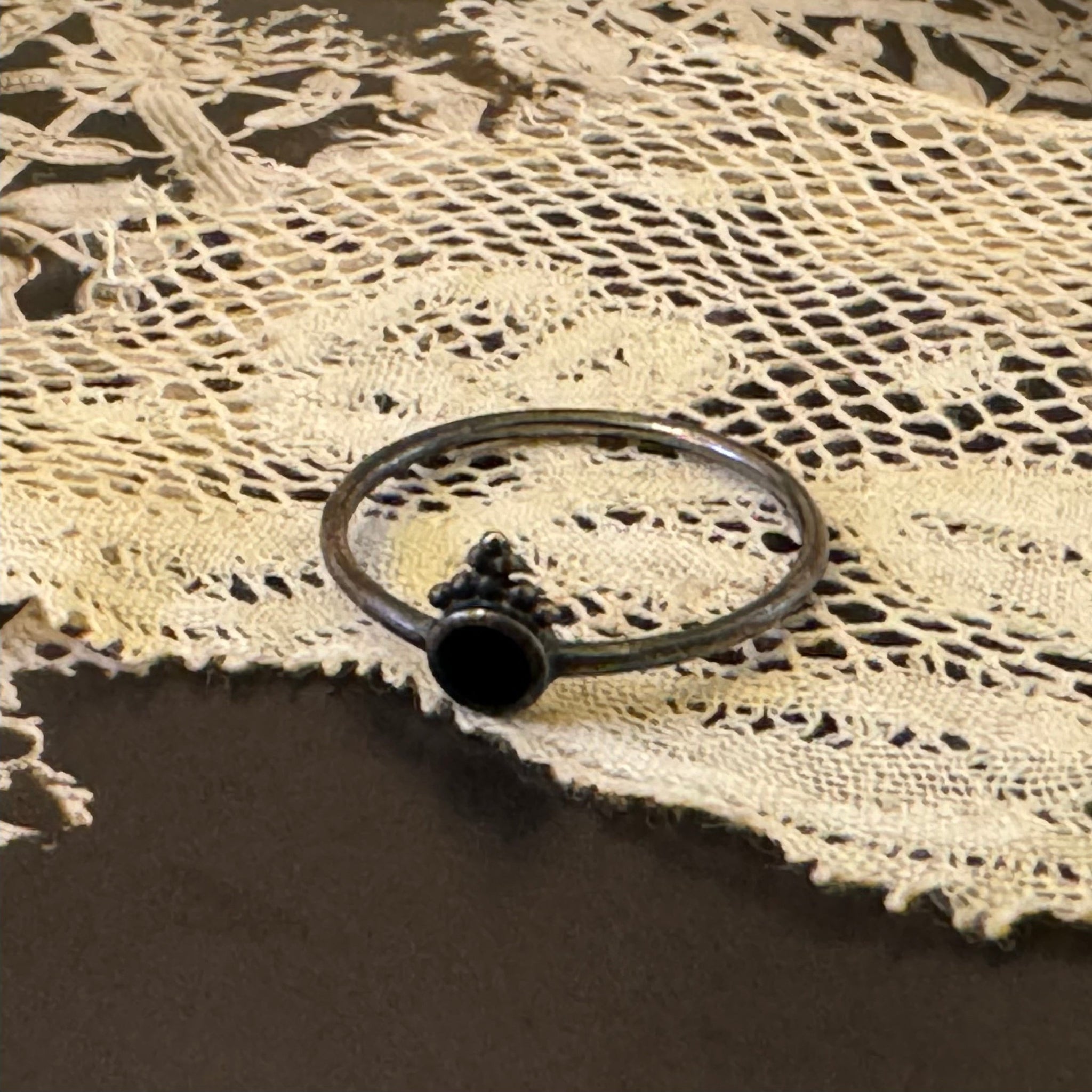 ‚Mini Zora‘ ring Onyx / 925 silver oxidized
