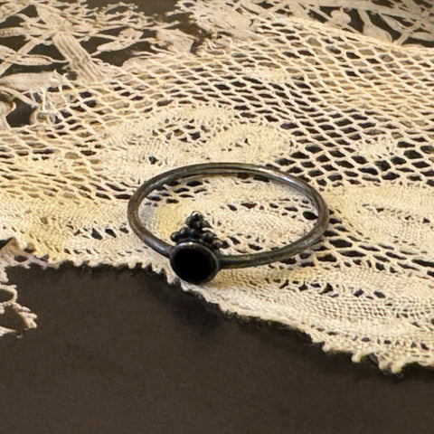 ‚Mini Zora‘ ring Onyx / 925 silver oxidized