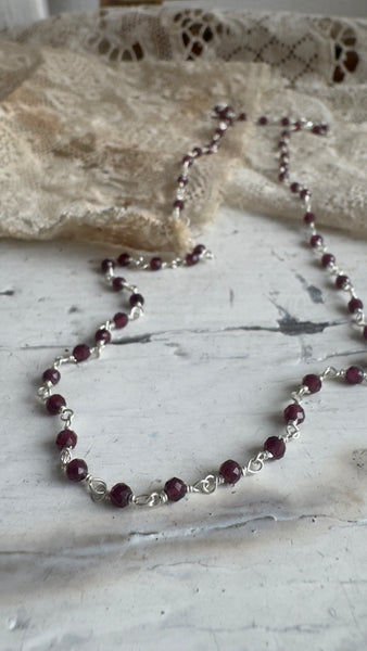 ‘Garnet’ rosary chain | 925 silver