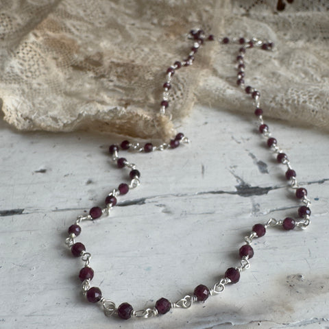 ‘Garnet’ rosary chain | 925 silver
