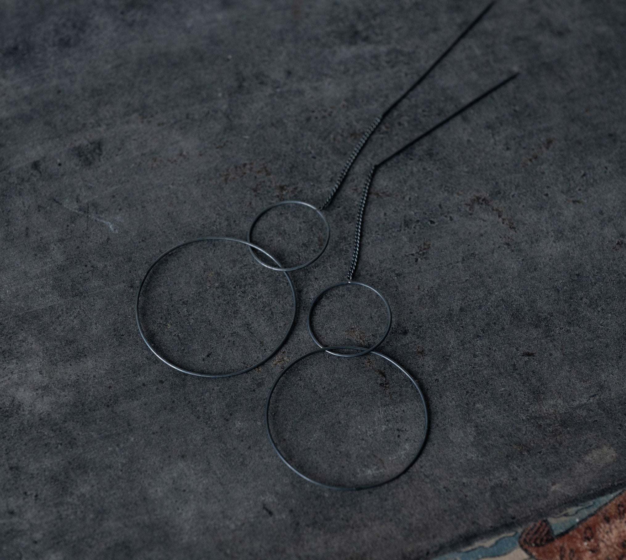 'Two rings' chain stick earrings | 925 Silver oxidized