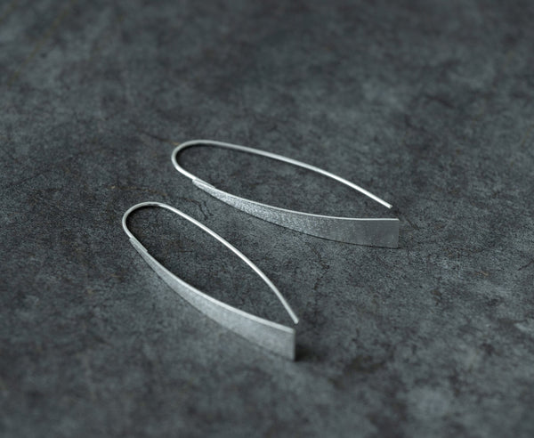 "Lea " solid earring / 925 silver