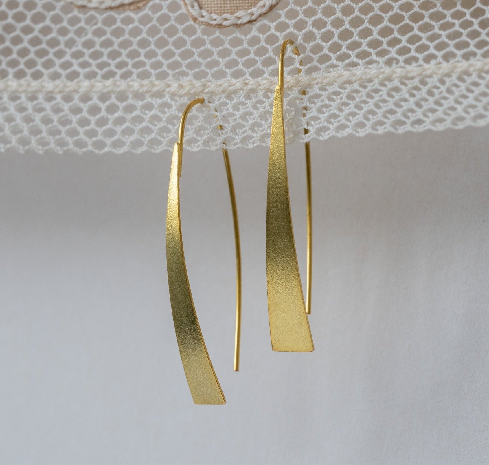 "Lea " solid earring / gold