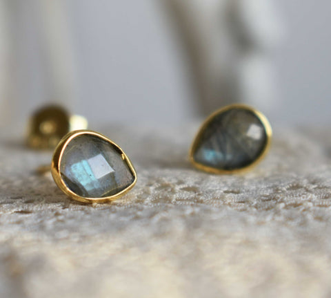 labradorite | 'laia' earstuds | 24k gold-plated