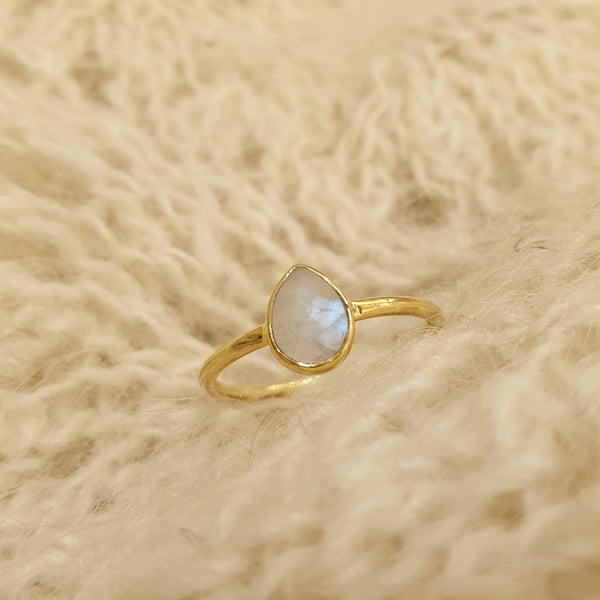 Moonstone | 'Laia'  Oval ring | 24k Gold-plated