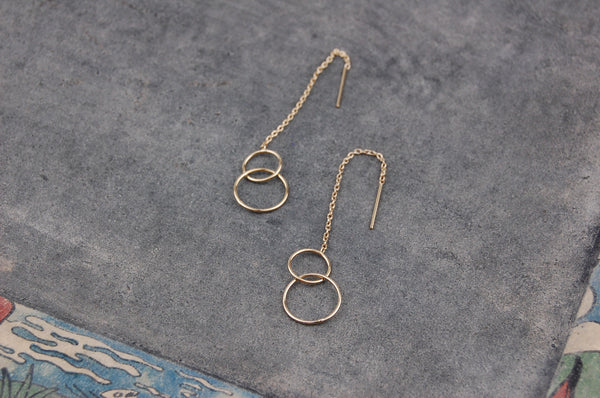 'Two small rings' chain stick earrings | 24k gold-plated