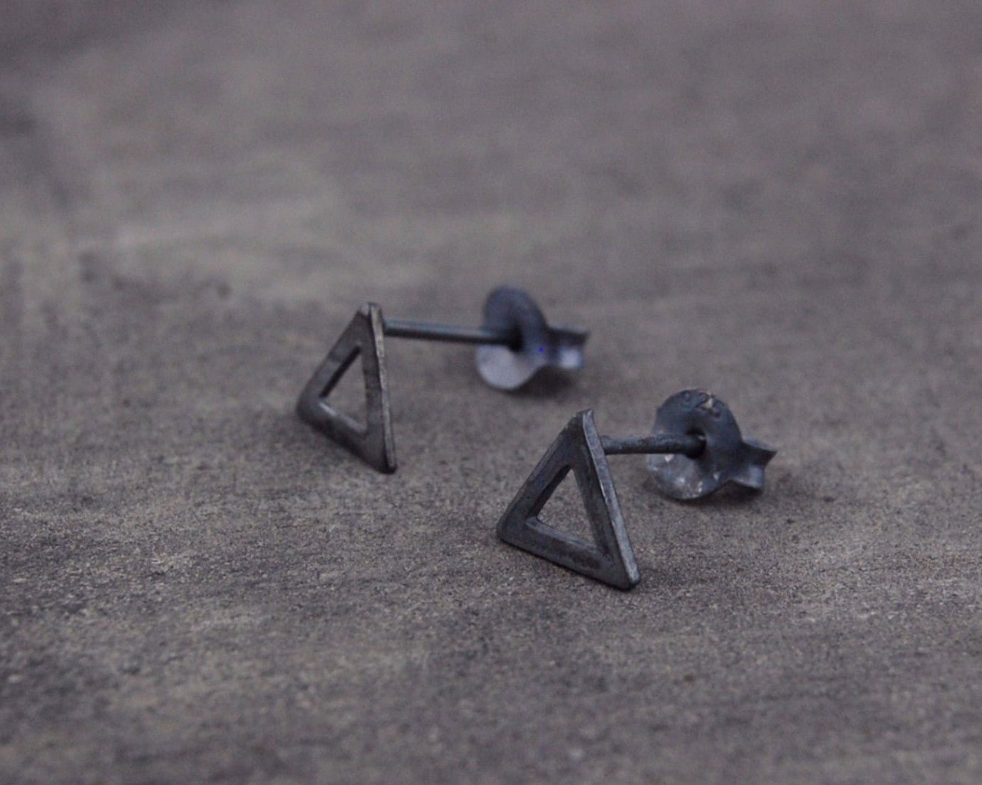 triangle earstuds | 925 silver oxidized