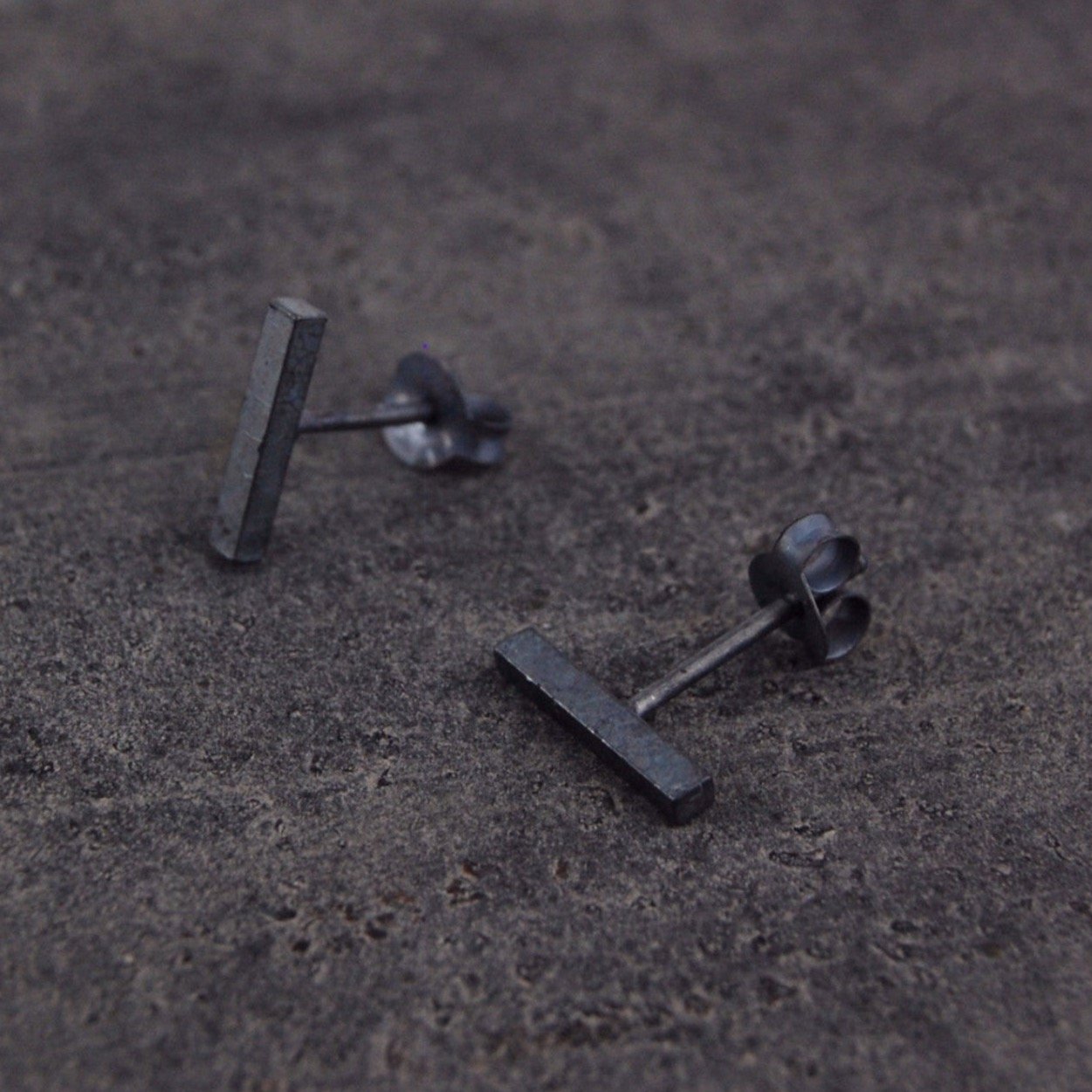 small bar earstuds | 925 silver oxidized