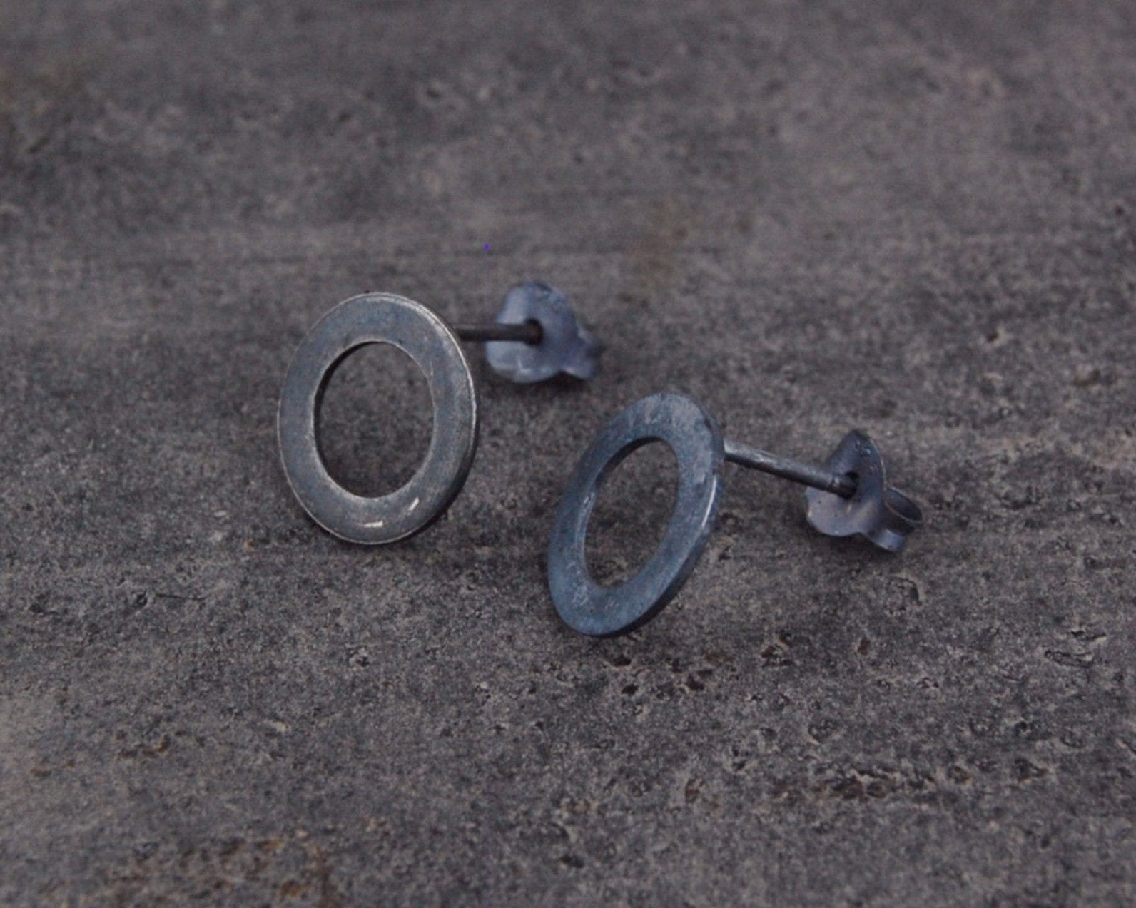 circle earstuds | 925 silver oxidized