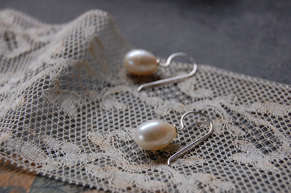 'Classic' pearl earrings | 925 Silver
