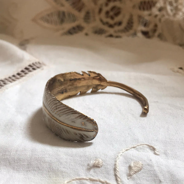 'Feather' bracelet | Bronze white enamel