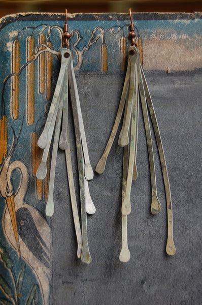 'Argentine stamen' earrings | oxidized copper