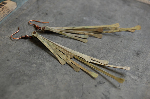 'Argentine stamen' earrings | oxidized copper