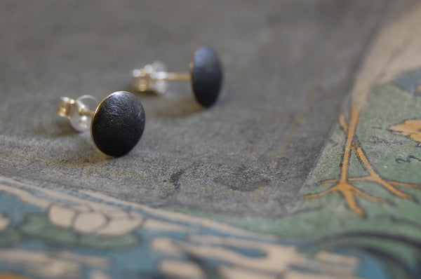'moneda' earstuds | 925 oxidized silver