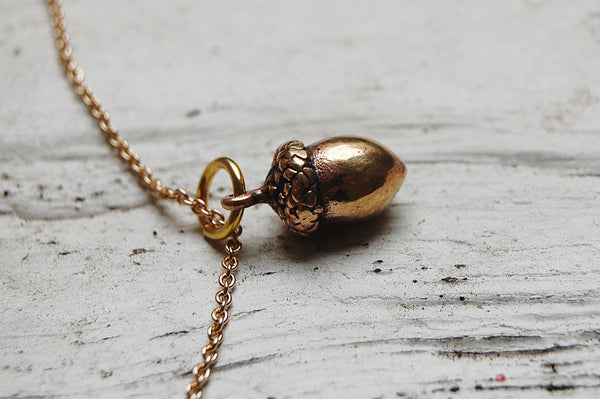 'Acorn' necklace | bronze