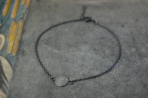 'Disc' bracelet | 925 Silver oxidized