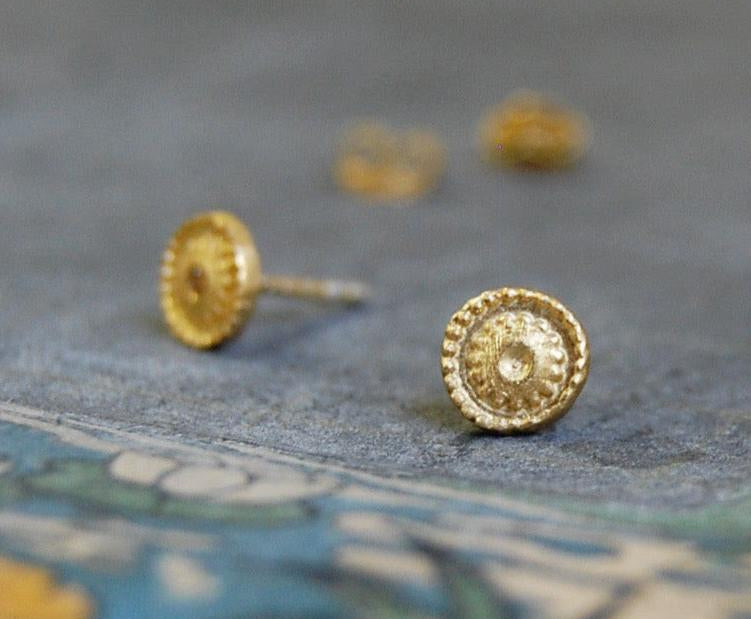 'Indira' earstuds | 24k gold-plated