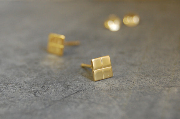 'square grid' earstuds | 24k gold-plated