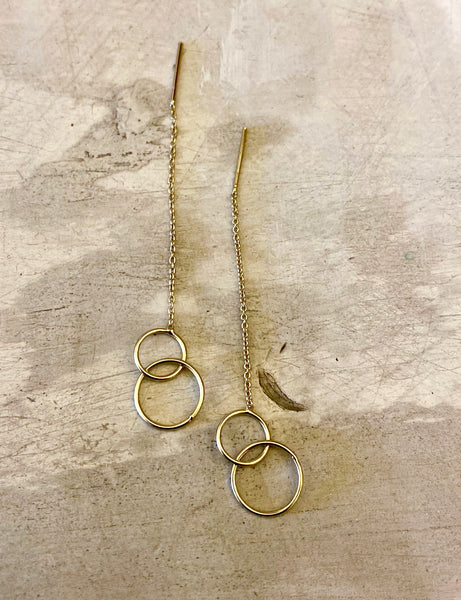 'Two small rings' chain stick earrings | 24k gold-plated