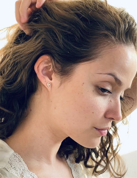 Moonstone | ‘laia’ earstuds | 24k Gold-plated