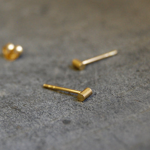 mini cilinder earstuds | 24k gold-plated