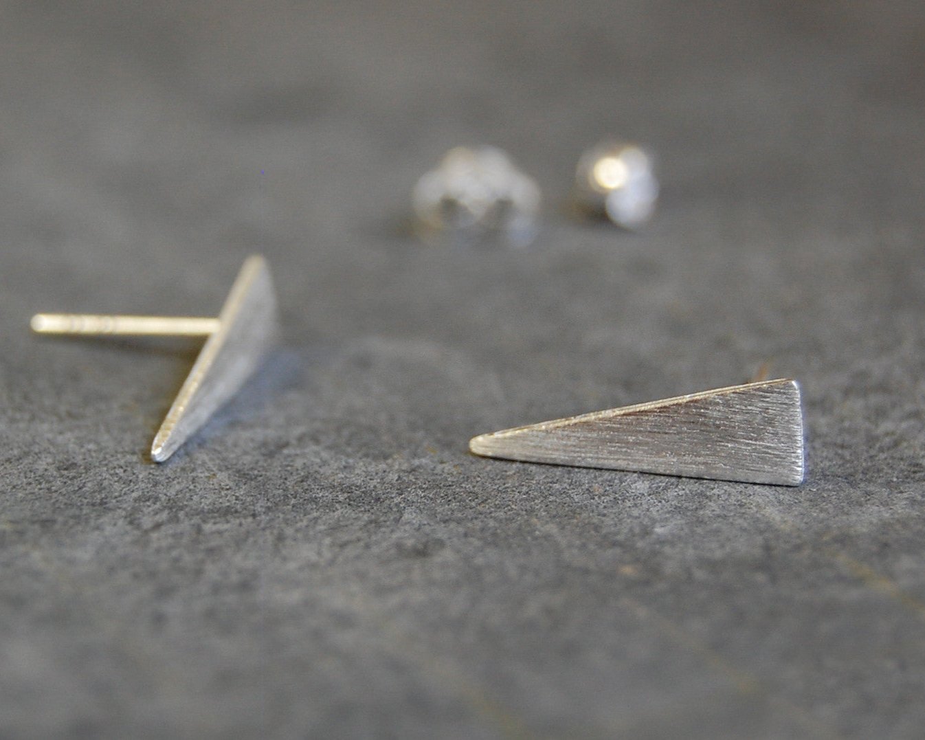 matt triangle earstuds | 925 silver