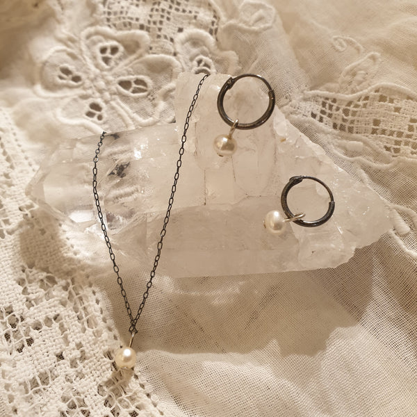 white pearl set | 925 silver oxidized